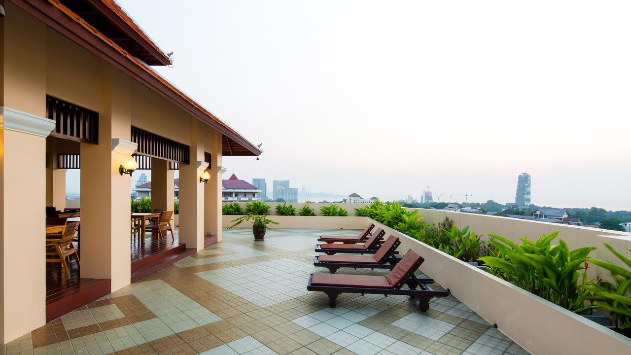 Aiyara Palace Pattaya Exterior photo